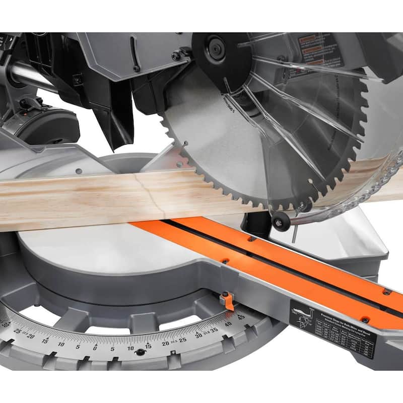 Si embargo la marca del producto, el título traducido sería: Sierra ingletadora deslizante de doble bisel RIDGID de 15 amperios y 12 pulgadas con clavadora neumática de calibre 18 de 2-1/8 pulgadas y bolsa de herramientas - R4222-R213BNF.