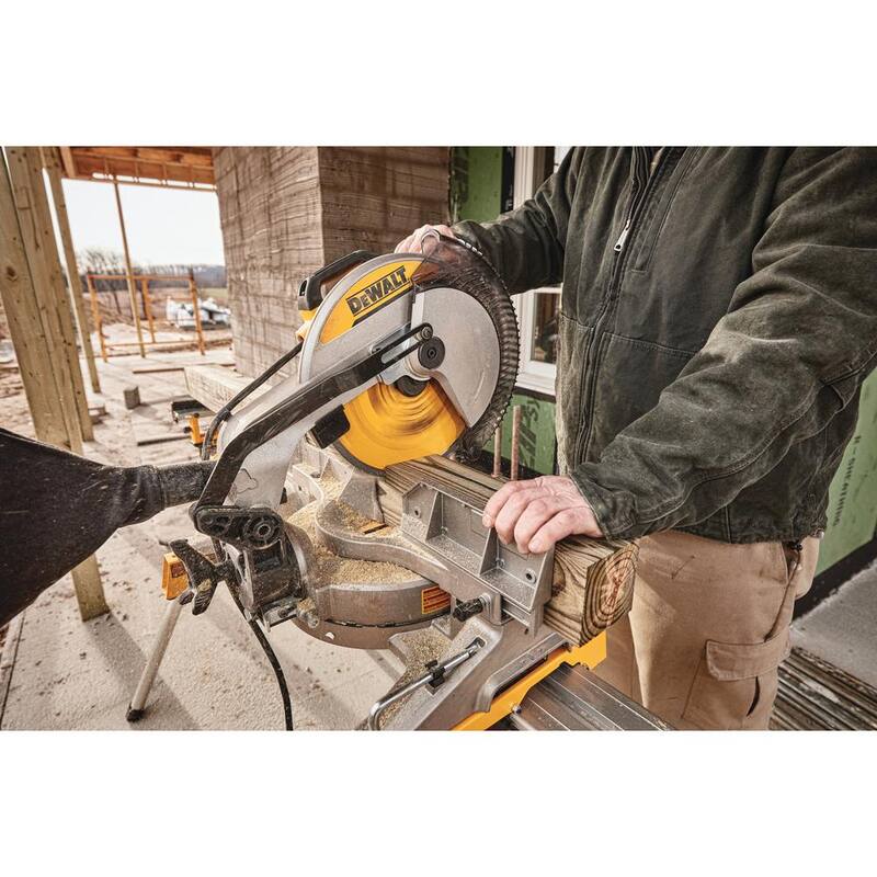 Si no se debe traducir la marca:

DEWALT 15 Amp Corded 12 in. Single Bevel Compound Miter Saw with 500 lbs. Capacity Compact Miter Saw Stand - DWS715WDWX724

Sería:

Sierra ingletadora compuesta de un solo bisel DEWALT con cable de 15 amperios y capacidad de 12 pulgadas con soporte para sierra ingletadora compacta de 500 libras - DWS715WDWX724