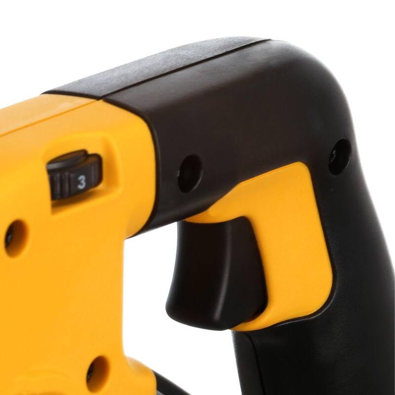 Si no se debe traducir la marca del producto, entonces el título sería:

DEWALT 10 Amp Deep Cut Band Saw Kit - DWM120K

Kit de sierra de banda de corte profundo de 10 amperes DEWALT - DWM120K