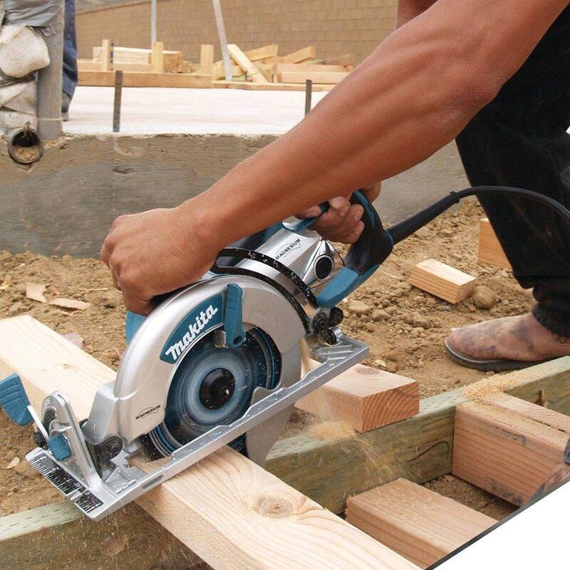 Sierra circular hipoloide de magnesio ligera con cable de 15 amperios y 7-1/4 pulgadas de Makita con ventilador incorporado y hoja de carburo de 24 dientes - 5377MG