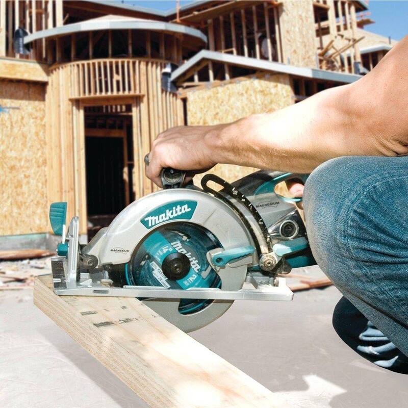 Sierra circular hipoloide de magnesio ligera con cable de 15 amperios y 7-1/4 pulgadas de Makita con ventilador incorporado y hoja de carburo de 24 dientes - 5377MG