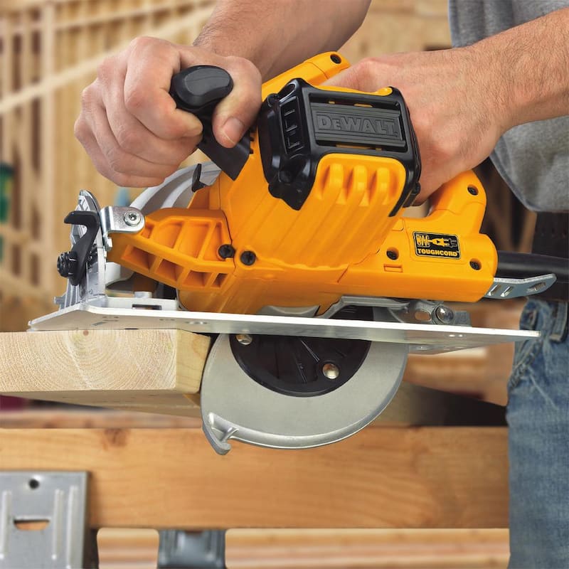 DEWALT Sierra Circular Ligera de 15 amperes y 7-1/4 pulgadas con Hoja de Sierra Circular de 24 dientes de bonificación (paquete de 3) - DWE575wDWAFV37243