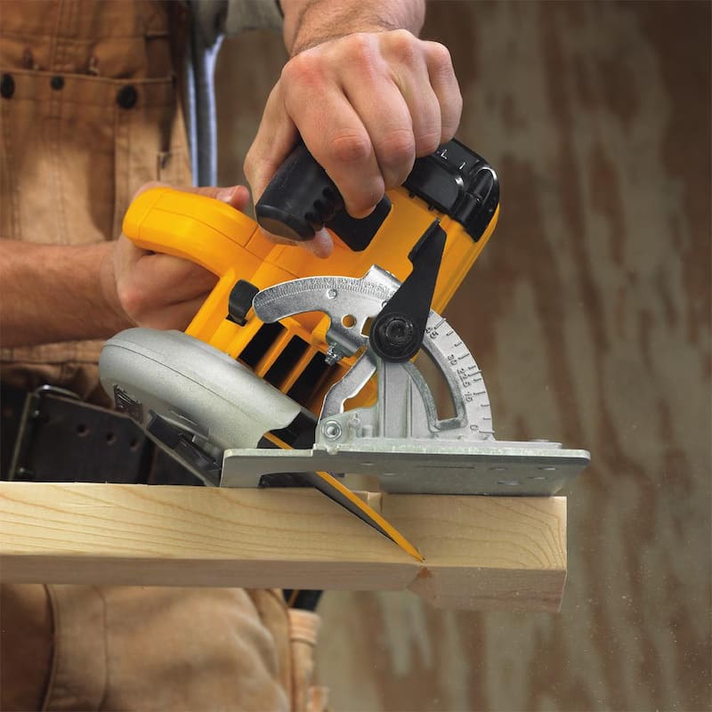 DEWALT Sierra Circular Ligera de 15 amperes y 7-1/4 pulgadas con Hoja de Sierra Circular de 24 dientes de bonificación (paquete de 3) - DWE575wDWAFV37243