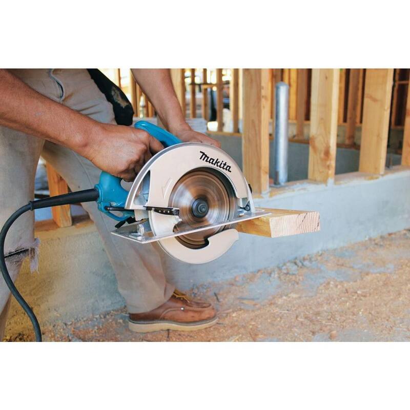 Sierra circular con cable Makita de 15 amperios y 7-1/4 pulgadas con gran capacidad de bisel de 56 grados, puerto de polvo, hoja de 24 dientes y estuche rígido - 5007NK