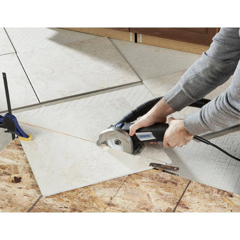 Sierra compacta con cable Dremel Ultra-Saw de 7.5 amperes, kit de herramientas con rueda de corte de azulejo de diamante Ultra-Saw de 3.5" - US40-04+US540