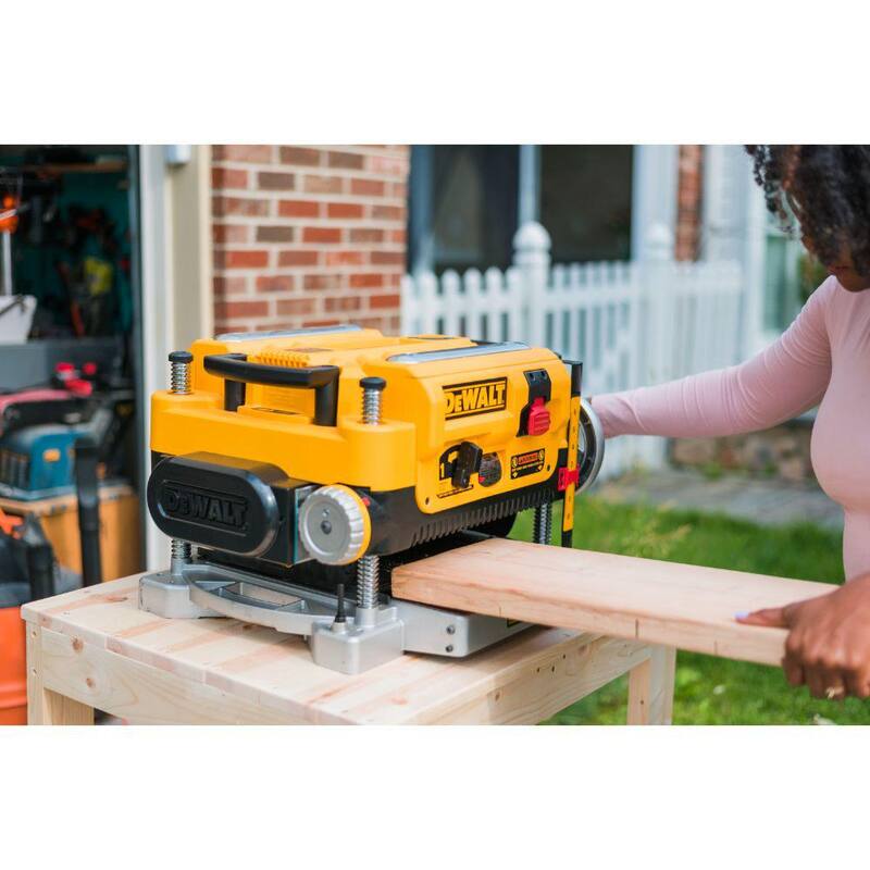 DEWALT 15 Amp Cableado 13 pulgadas Cepillo - DW735