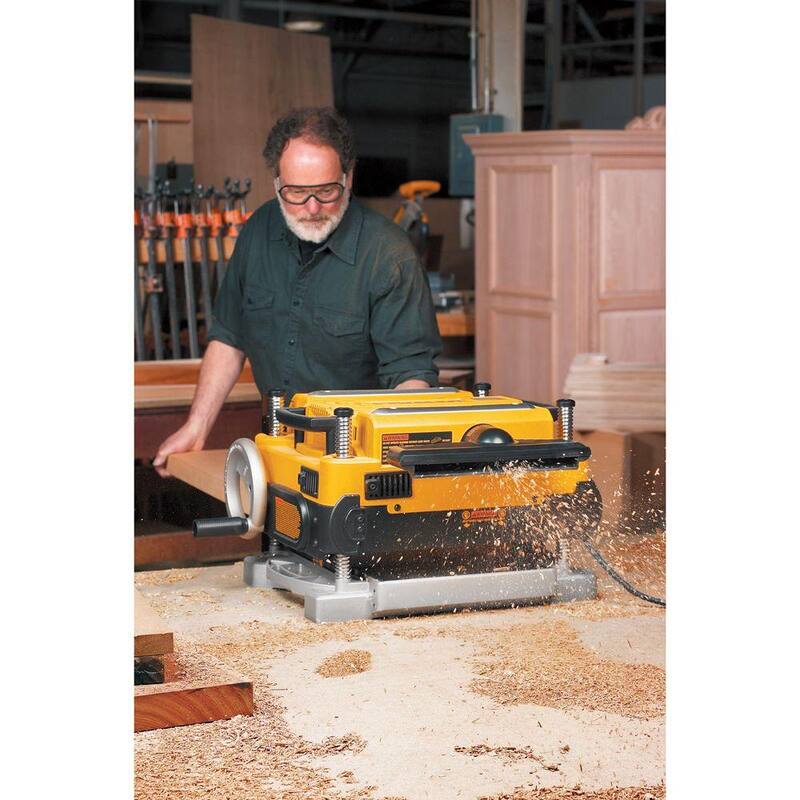 DEWALT 15 Amp Cableado 13 pulgadas Cepillo - DW735