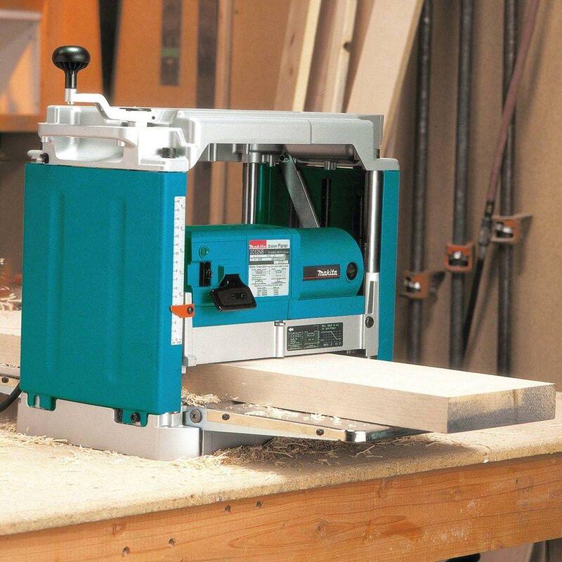 Cepilladora portátil compacta con cable de 15 amperes y 12 pulgadas de Makita, con abrazadera de cabeza automatizada Interna-Lok y juego de cuchillas - 2012NB