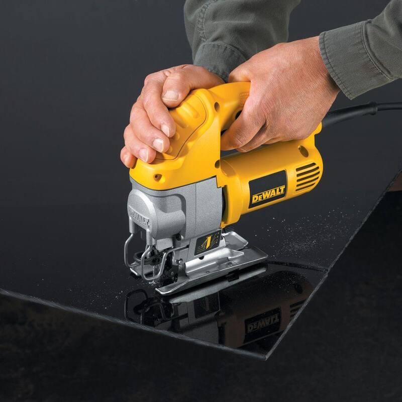 Sierra de calar con cable DEWALT de 5.5 amperes y velocidad variable con estuche - DW317K