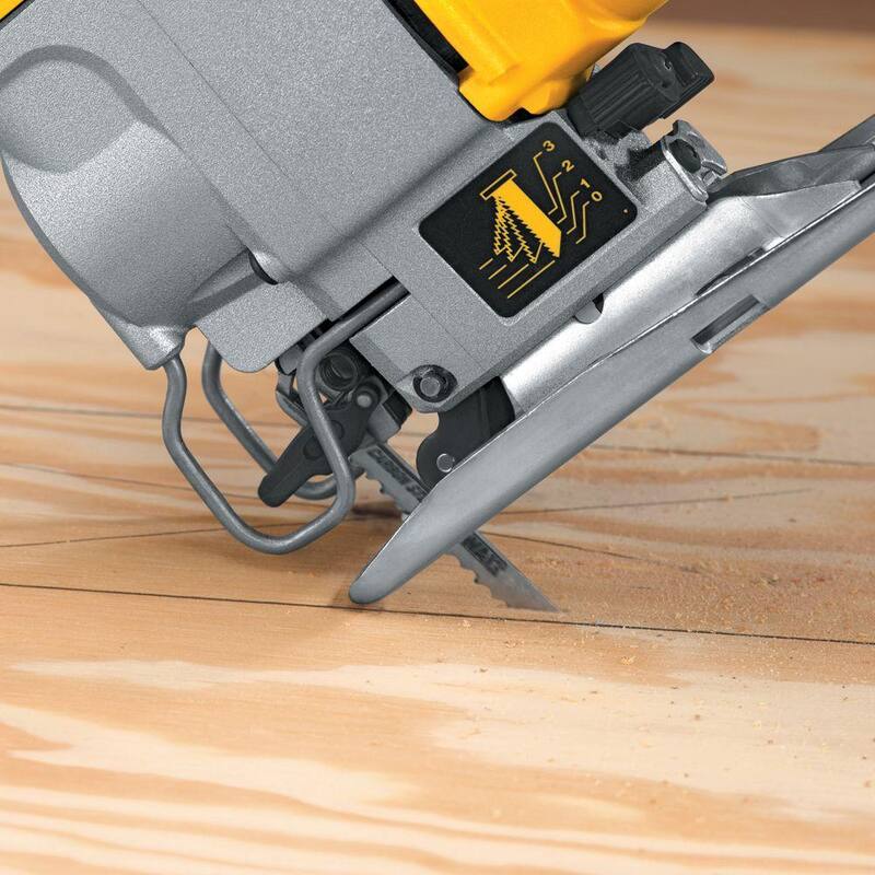 Sierra de calar con cable DEWALT de 5.5 amperes y velocidad variable con estuche - DW317K
