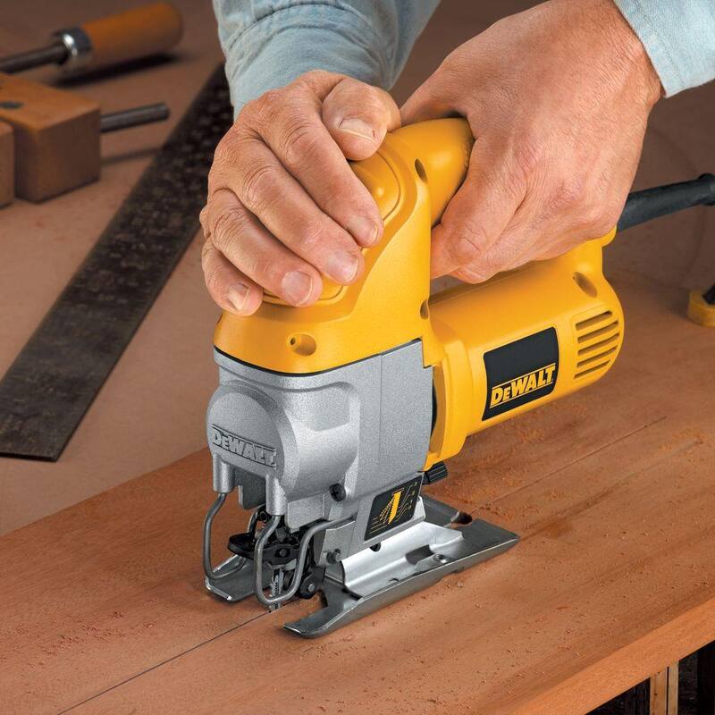 Sierra de calar con cable DEWALT de 5.5 amperes y velocidad variable con estuche - DW317K