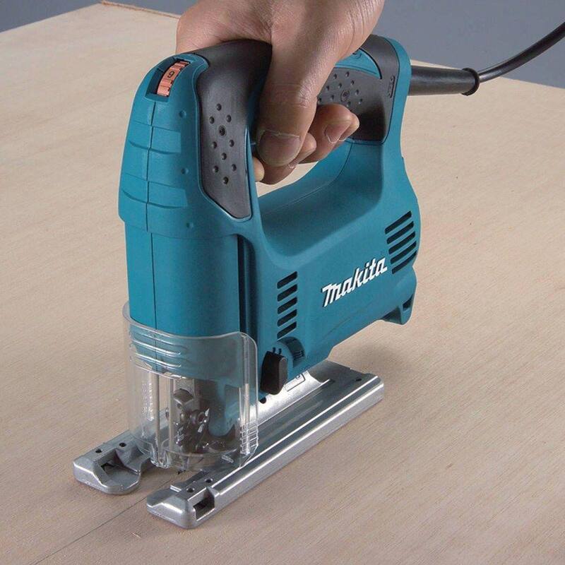 Si la parte de "Makita" no debe ser traducida, el título sería:

Sierra de calar con empuñadura superior de 3 amperes Makita con estuche - 4329K