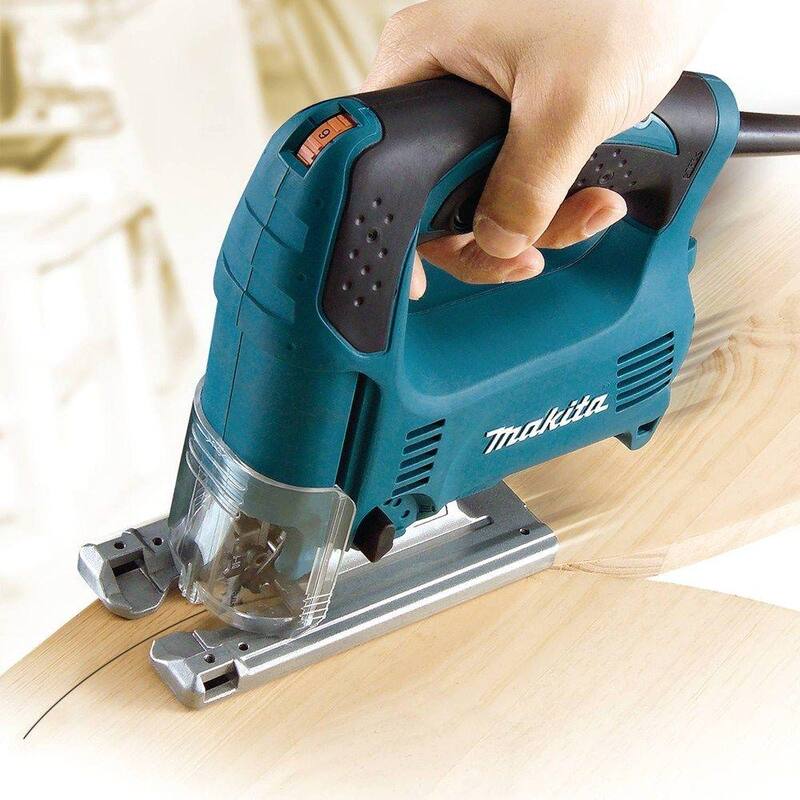 Si la parte de "Makita" no debe ser traducida, el título sería:

Sierra de calar con empuñadura superior de 3 amperes Makita con estuche - 4329K