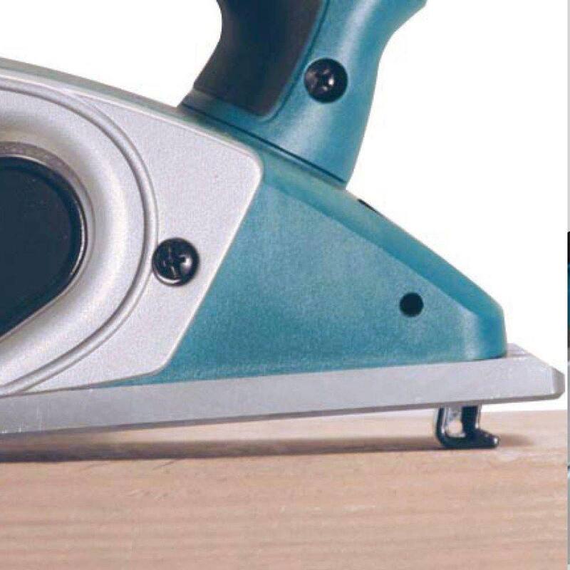 Juego de cepillo eléctrico de mano con cable Makita de 6.5 amperes y 3-1/4 pulgadas con juego de cuchillas y estuche rígido - KP0800K