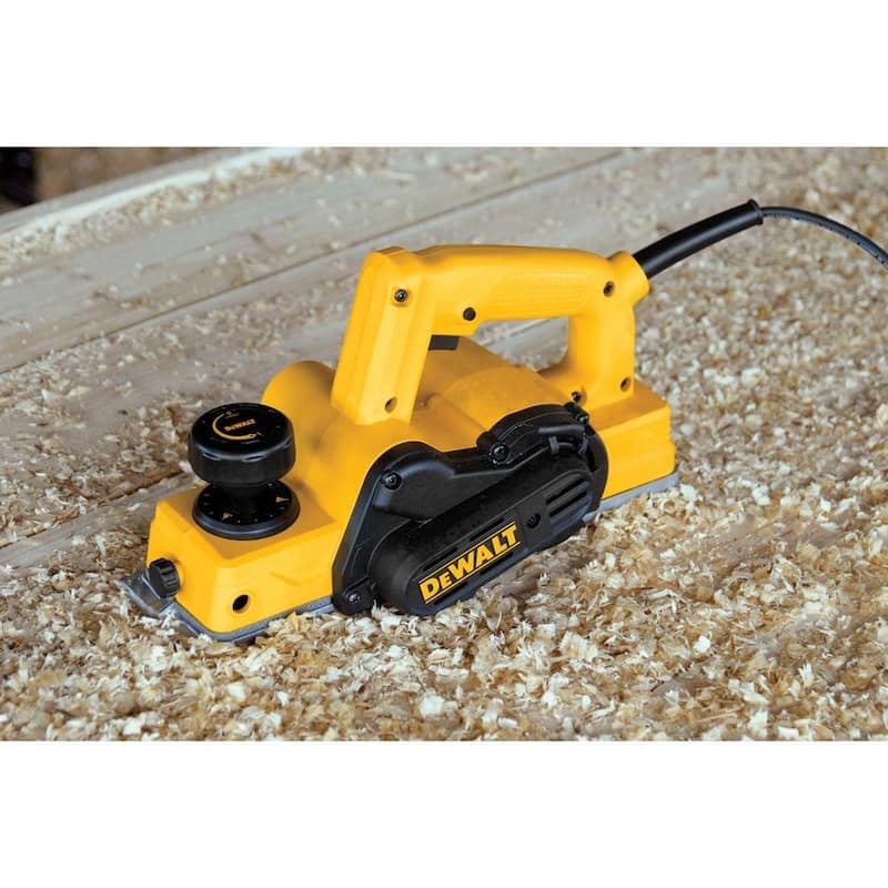 Cepillo de mano portátil con cable DEWALT de 5.5 amperios y 3-1/4 pulgadas - D26676