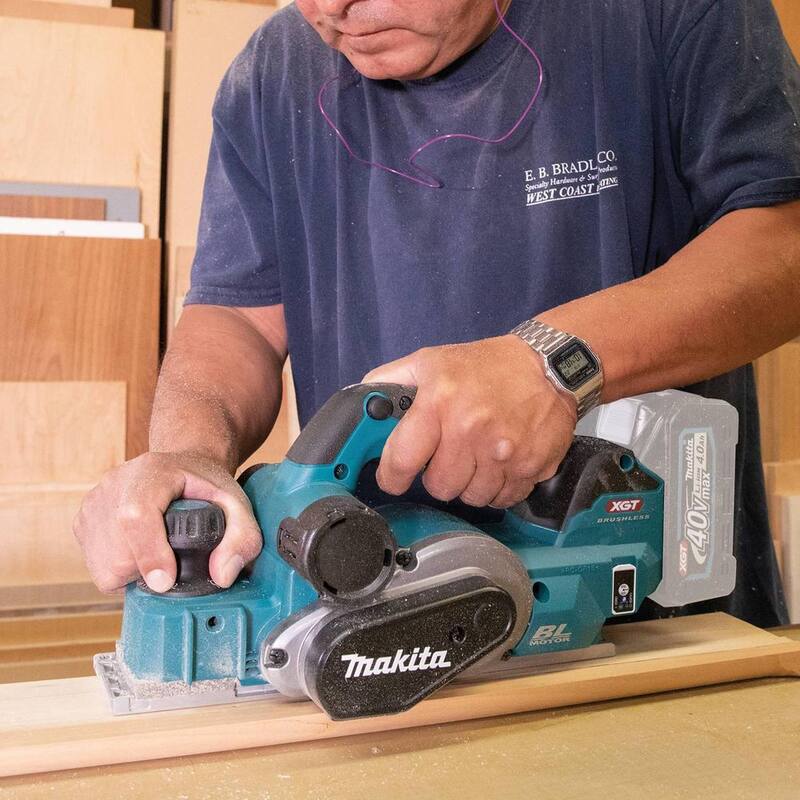 Cepillo inalámbrico sin escobillas Makita XGT de 40 voltios de 3-1/4 pulgadas (Herramienta solamente) - GPK01Z