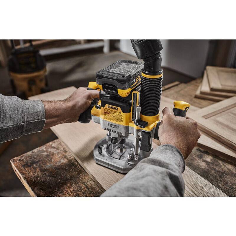 Enrutador de inmersión inalámbrico sin escobillas DEWALT 20V MAX XR 2-1/4 Peak HP (Herramienta solamente) - DCW620B