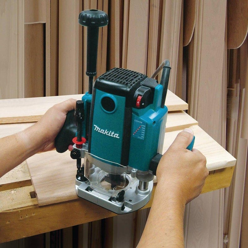 Enrutador de inmersión de 3-1/4 HP de Makita con velocidad variable - RP2301FC