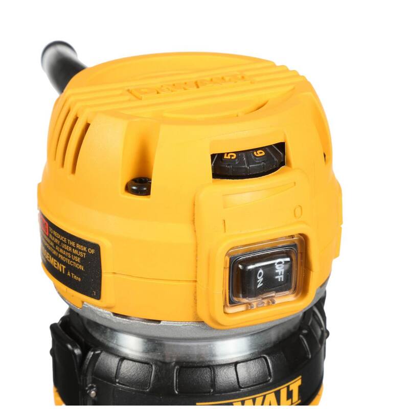 Enrutador compacto DEWALT de 7 amperios con cable y 1-1/4 hp de torque máximo de velocidad variable con luces LED - DWP611