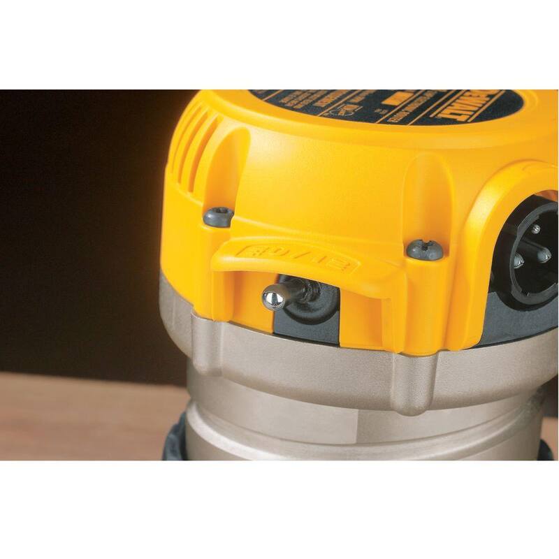Enrutador con base fija de velocidad variable electrónica de 12 amperios y 2-1/4 caballos de fuerza con arranque suave - DW618