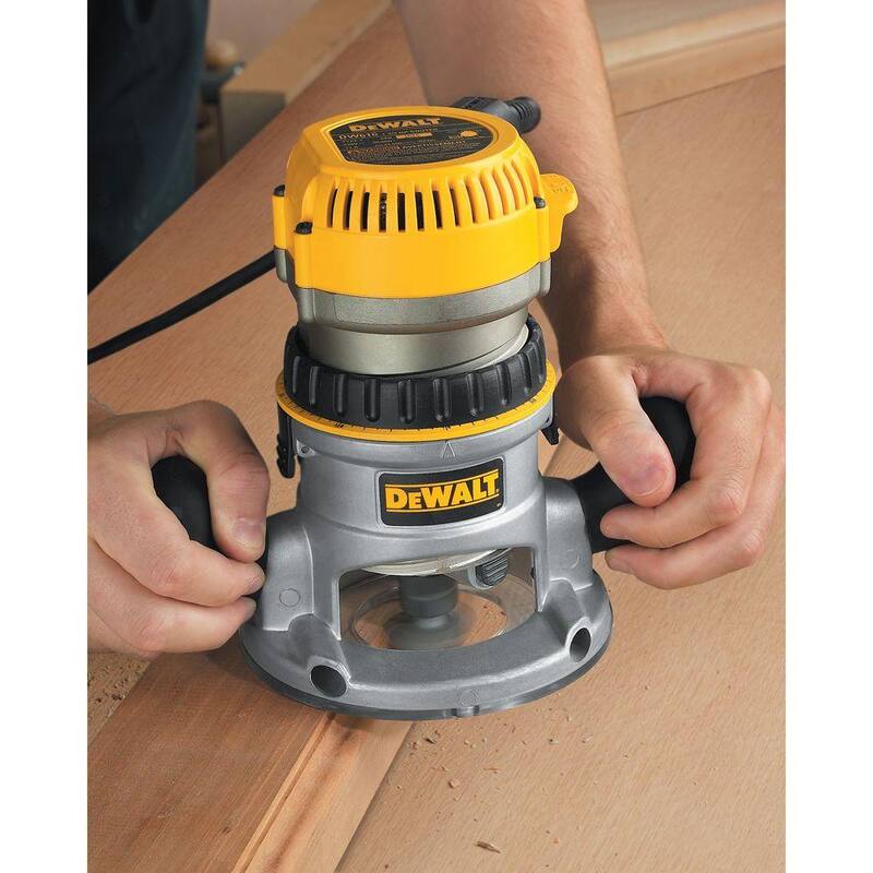 Enrutador con base fija de velocidad variable electrónica de 12 amperios y 2-1/4 caballos de fuerza con arranque suave - DW618