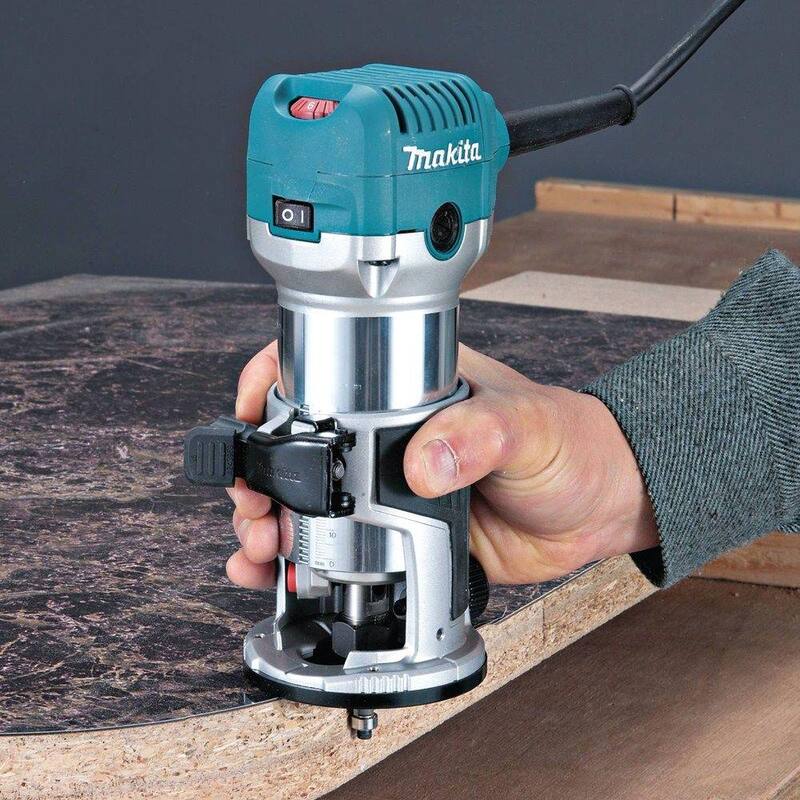 Enrutador compacto con cable de velocidad variable de 6.5 amperios y 1-1/4 HP de Makita con 3 bases (Base de inmersión, Base de inclinación y Base de compensación) - RT0701CX3