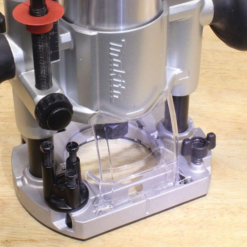 Kit de enrutador compacto con base de inmersión con cable de 6.5 amperios y 1-1/4 HP de velocidad variable de Makita, con casquillo, base, guía recta, (2) llaves - RT0701CX7