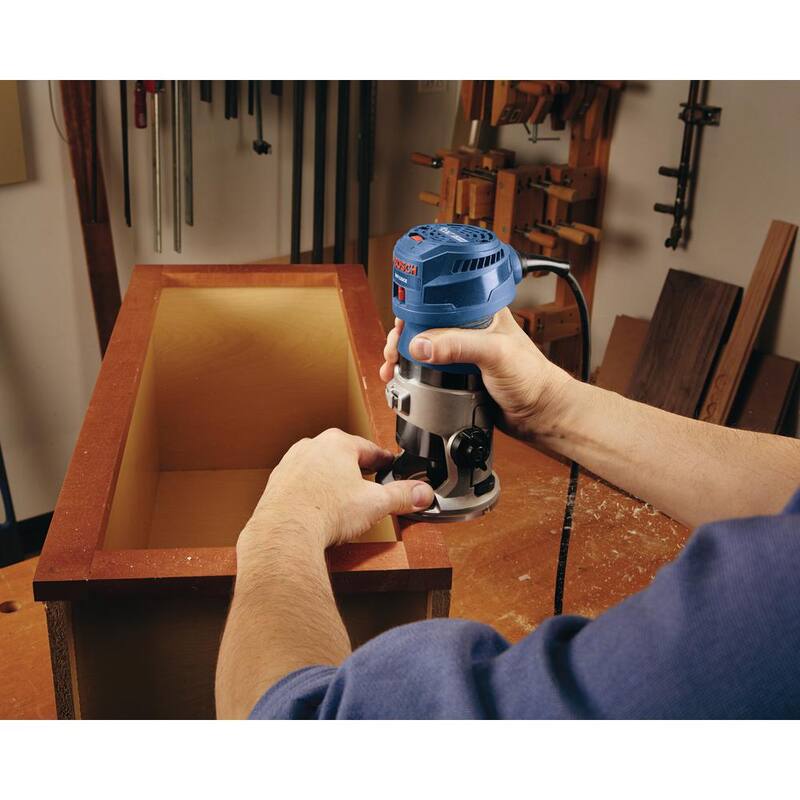 Kit de combo de enrutador de mano Bosch de 1.25 HP con velocidad variable y luces LED - GKF125CEPK