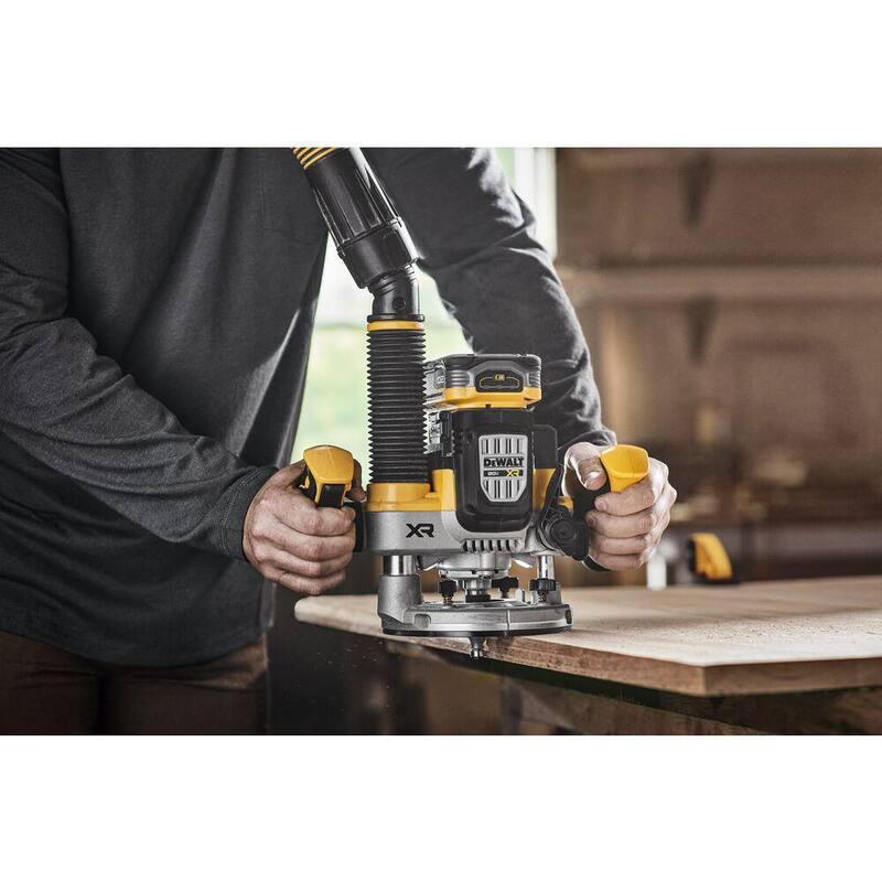 Enrutador sumergible inalámbrico sin escobillas DEWALT 20-Volt MAX XR de 2-1/4 caballos de fuerza pico de iones de litio con paquete de batería 20-Volt MAX XR 8.0 Ah - DCW620BWDCB2108