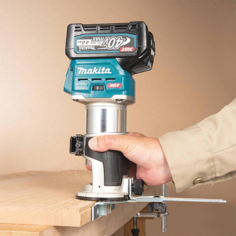 Kit de enrutador compacto inalámbrico sin escobillas Makita 40V max XGT, 2.5Ah - GTR01D1