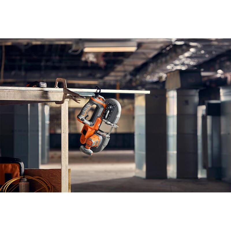 Kit de combinación de 2 herramientas inalámbricas RIDGID de 18V con sierra de banda compacta y enrutador de base fija compacto sin escobillas OCTANE (solo herramientas) - R8604B-R860443B
