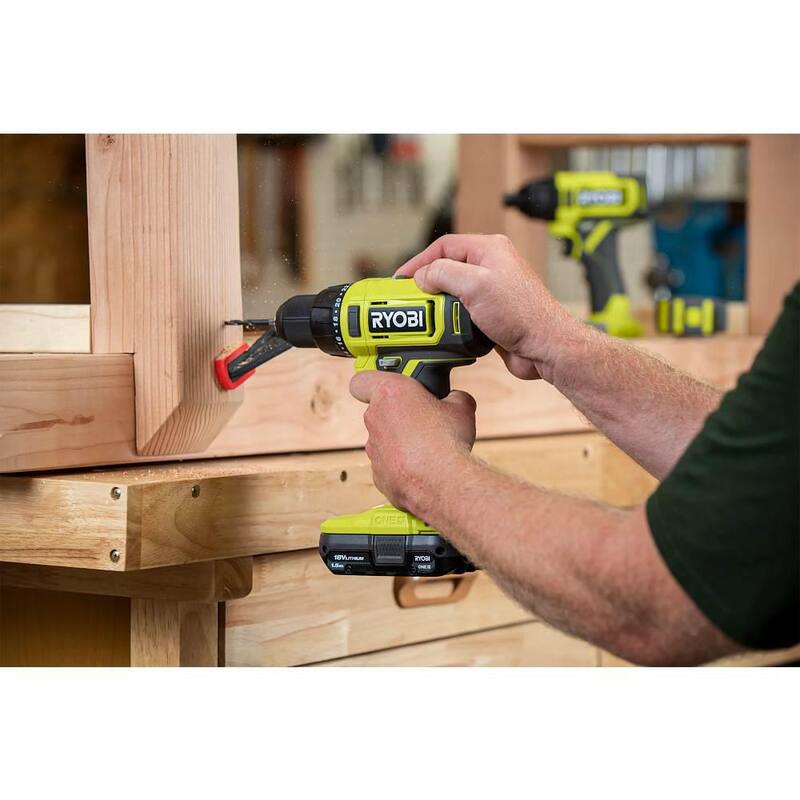 RYOBI ONE+ Kit Combo Inalámbrico de 2 Herramientas de 18V con Taladro/Atornillador, Impact Driver, (2) Baterías de 1.5 Ah, Cargador y Juego de 70 Piezas - PCL1200K2-AR2040