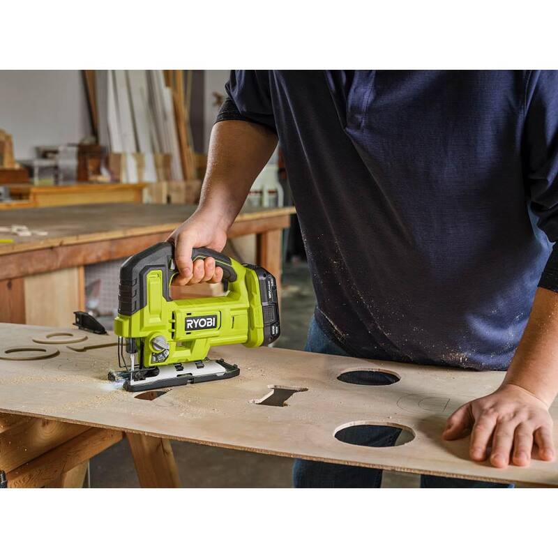 RYOBI ONE+ 18V Kit de Combo Inalámbrico de 2 Herramientas con Sierra Circular de 5-1/2 in y Sierra de Calar (Herramientas Únicamente) - PCL500525SB