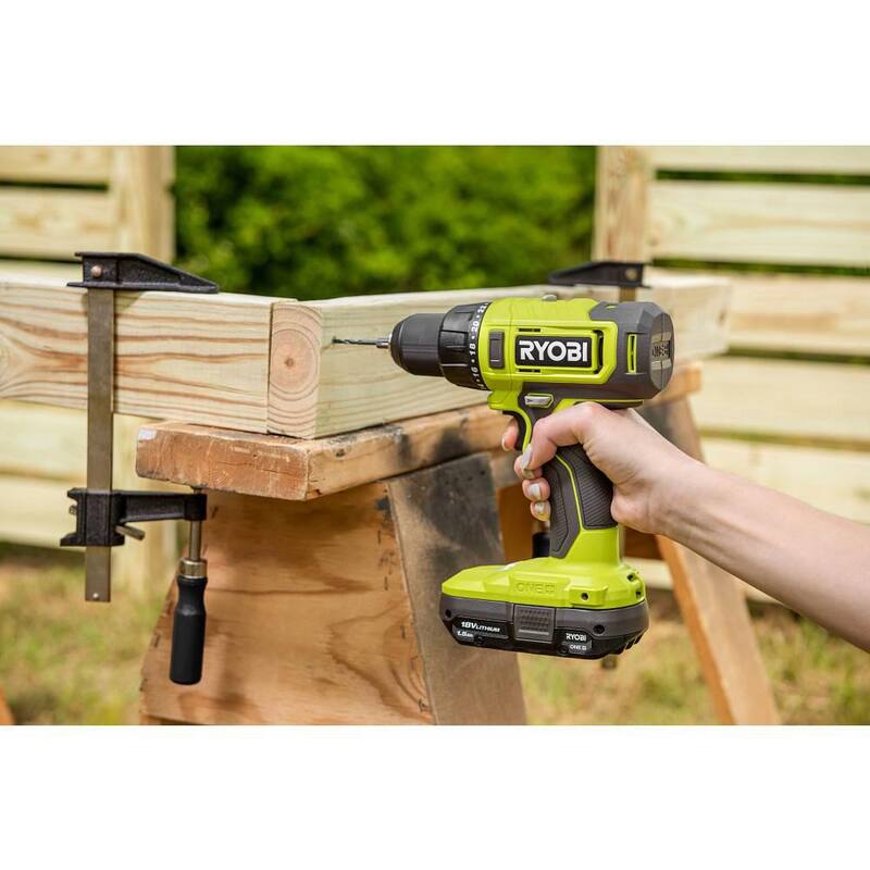 RYOBI ONE+ 18V Combo de 4 herramientas inalámbricas con batería de 4.0 Ah, batería de 1.5 Ah, cargador y kit de accesorios para atornillar de alta resistencia (70 piezas) - PCL1400K2-AR2040