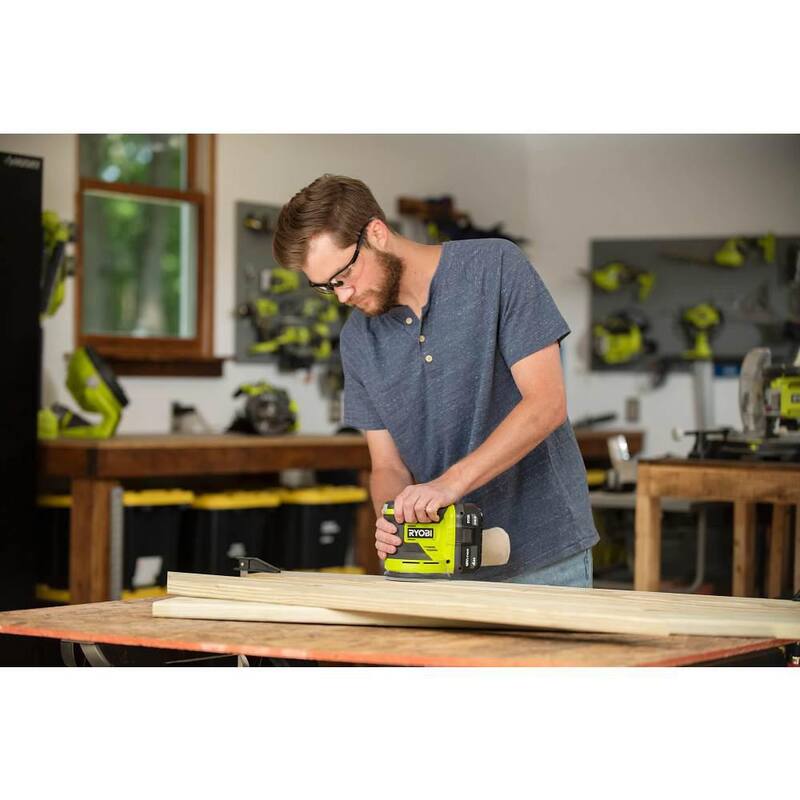 RYOBI ONE+ Kit de Combo Inalámbrico de 2 Herramientas con Lijadora Orbital Aleatoria, Lijadora de Hojas, Batería de 4.0 Ah y Cargador - PCL406K1-PCL401B