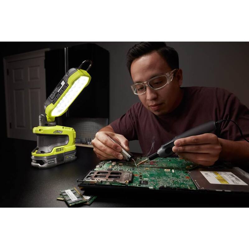 RYOBI ONE+ 18V Kit Combo de 2 herramientas inalámbricas con Luz de Proyecto LED híbrida y Luz LED inalámbrica (solo herramientas) - P790-PCL660B