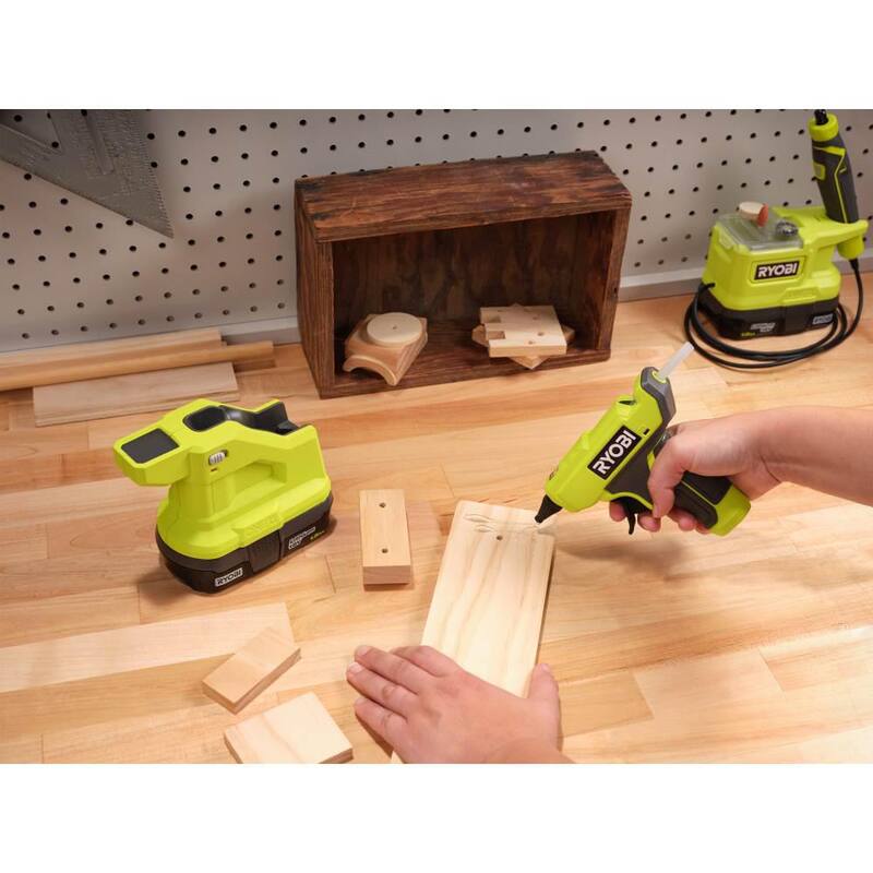 RYOBI ONE+ 18V Juego de Combo Compacto Inalámbrico de 3 Herramientas con Pistola de Pegamento, Luz de Área, Altavoz Bluetooth (Solo Herramientas) - P306-P796B-PAD02B