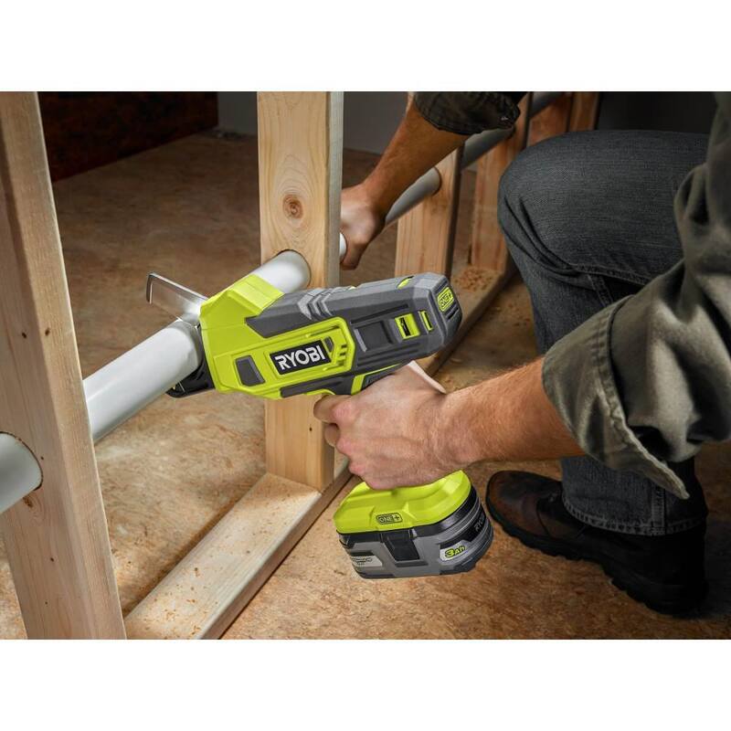 Sierra de banda portátil inalámbrica de 18V ONE+ de RYOBI y cortador de PVC y PEX (solo herramientas) - P590-P593