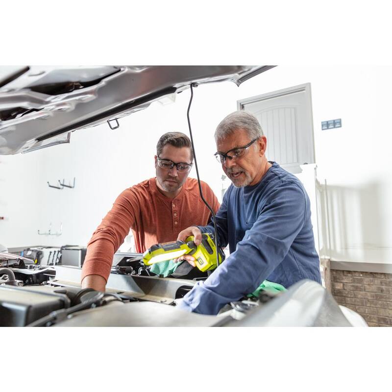 RYOBI ONE+ 18V Combo de 2 herramientas inalámbricas con luz de proyecto LED híbrida y estación de soldadura híbrida (sólo herramientas) - P790-P3100