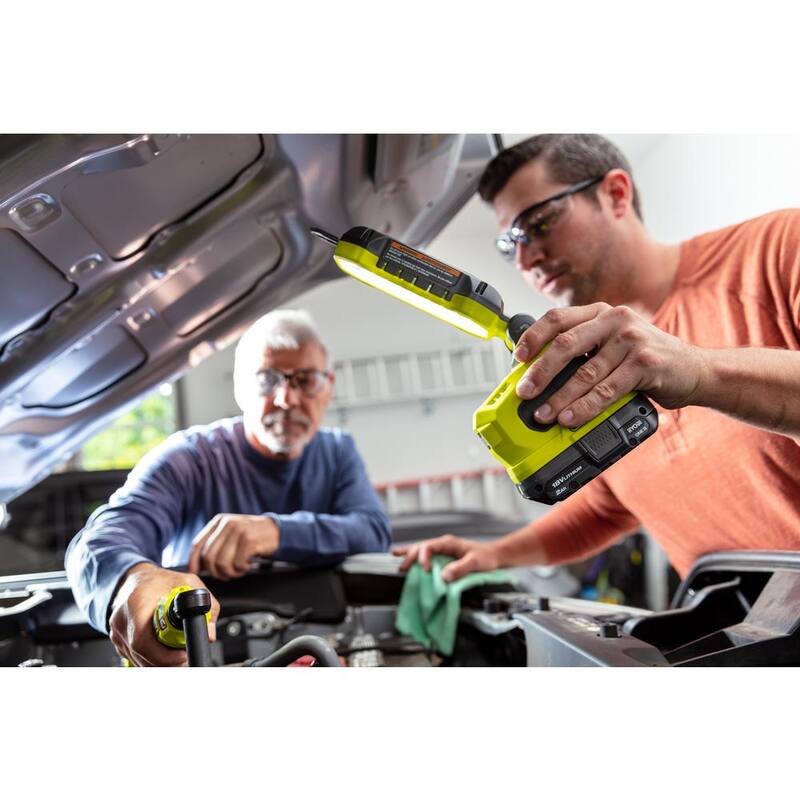 RYOBI ONE+ 18V Combo de 2 herramientas inalámbricas con luz de proyecto LED híbrida y estación de soldadura híbrida (sólo herramientas) - P790-P3100