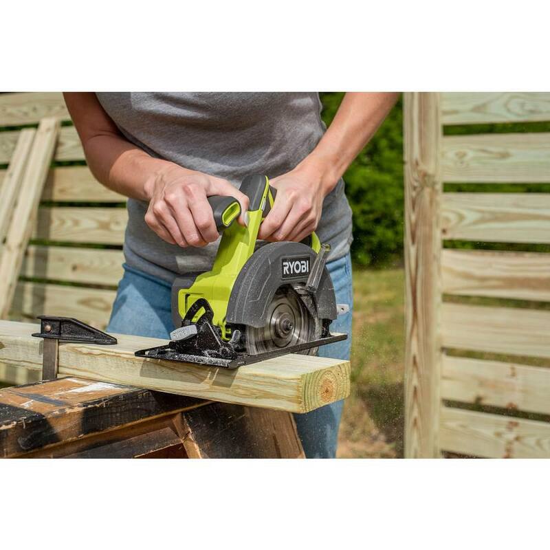 RYOBI ONE+ 18V Kit Combo de 4 herramientas inalámbricas con batería de 1.5 Ah, batería de 4.0 Ah, cargador y kit de iluminación de 3 herramientas - PCL1400K2-PCL1308B