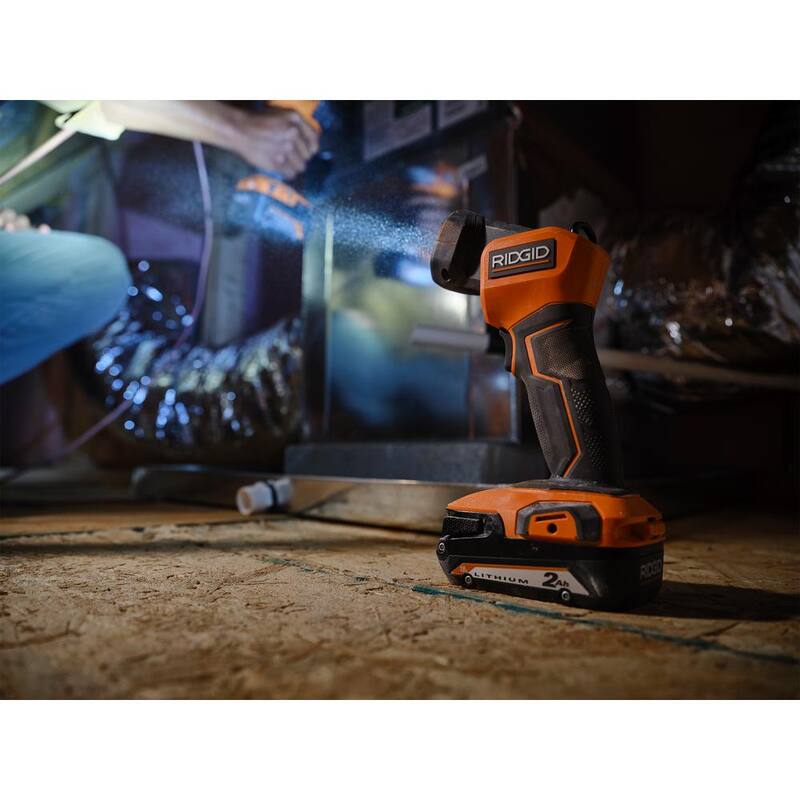 Kit combinado inalámbrico de 8 herramientas RIDGID de 18V con batería de 2.0 Ah, batería de 4.0 Ah, cargador y bolsa de herramientas - R96850