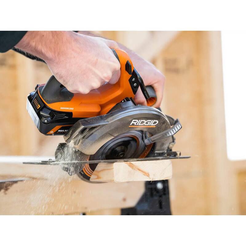 Kit combinado de 2 herramientas inalámbricas RIDGID 18V Brushless con taladro martillo, atornillador de impacto, baterías, cargador, bolsa y sierra circular - R9208-R8657B