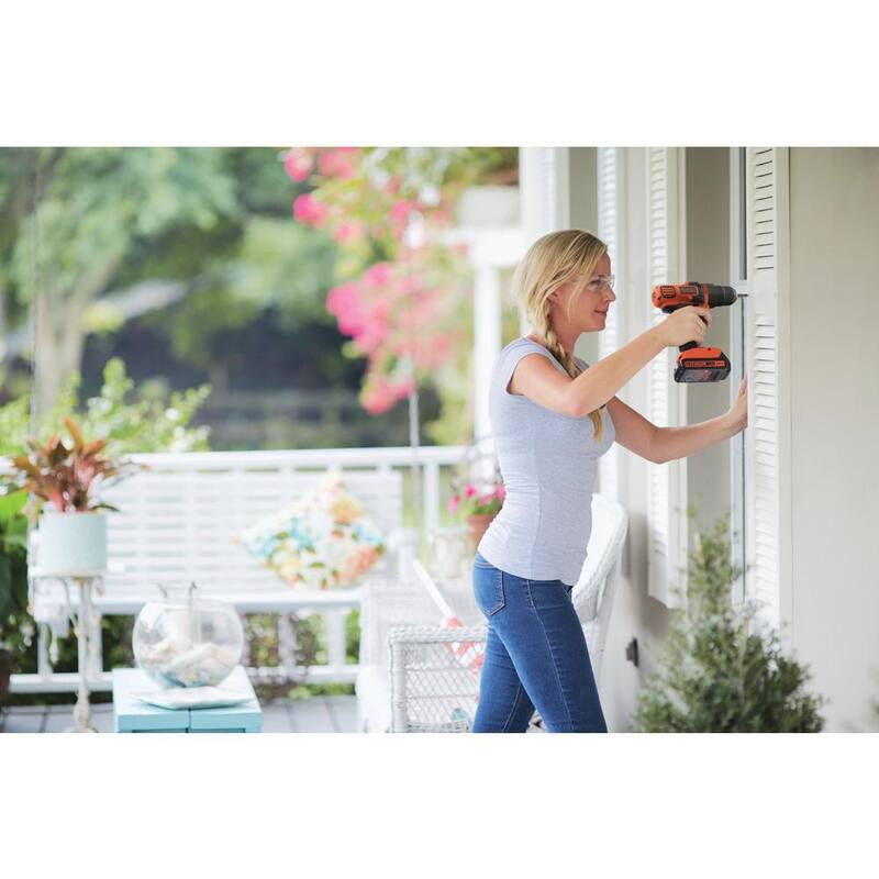 Kit de combinación con 4 herramientas inalámbricas de 20V Max de iones de litio de BLACK+DECKER con (2) baterías de 1.5Ah y cargador - BD4KITCDCMSL