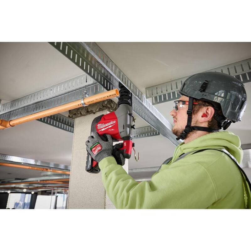Milwaukee M18 FUEL 18-Volt Lith-Ion Brushless Cordless 5/8 pulgadas SDS-Plus Martillo Giratorio de Cabeza Superior con Kit de Brocas - 3311-22-48-20-7663
