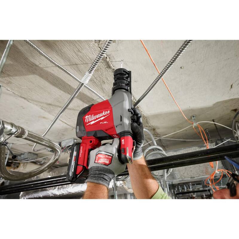 Martillo rotativo inalámbrico Milwaukee M18 FUEL de 18 voltios con tecnología Lith-Ion sin escobillas de 5/8 pulgadas SDS-Plus con kit de brocas - 3311-22-48-20-7662