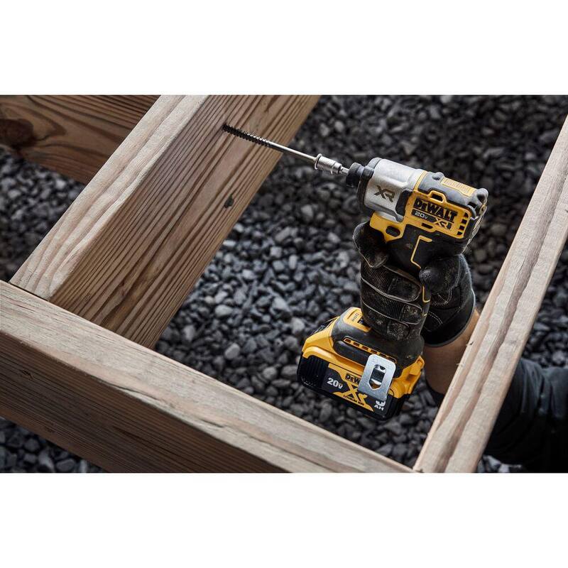 Juego de Impact Driver inalámbrico sin escobillas de 1/4 de pulgada y 3 velocidades DEWALT 20-Volt Maximum XR con batería de 5.0 Ah, cargador y bolsa - DCF845P1