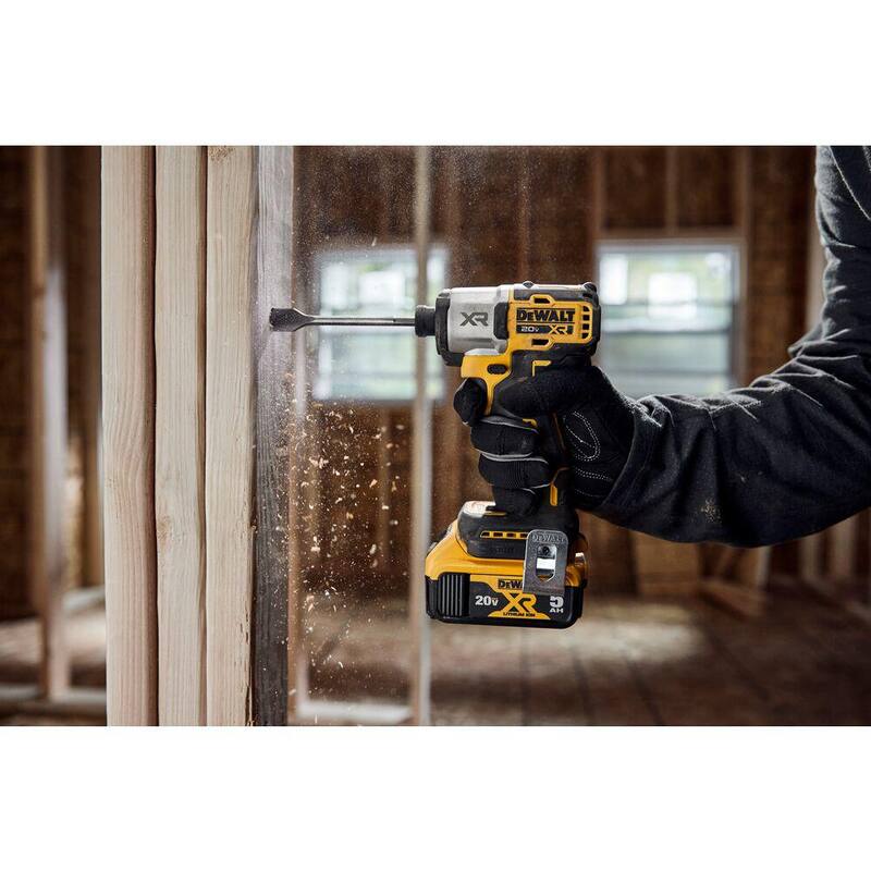Juego de Impact Driver inalámbrico sin escobillas de 1/4 de pulgada y 3 velocidades DEWALT 20-Volt Maximum XR con batería de 5.0 Ah, cargador y bolsa - DCF845P1