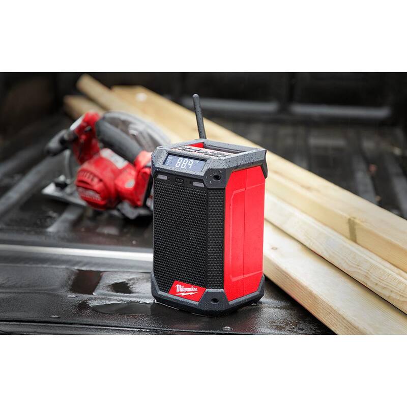 Milwaukee M12 FUEL SURGE 12V Kit de destornillador de impacto inalámbrico compacto sin escobillas de litio de 1/4 de pulgada con radio y (4) baterías - 2551-22-2951-20-48-11-2420X2