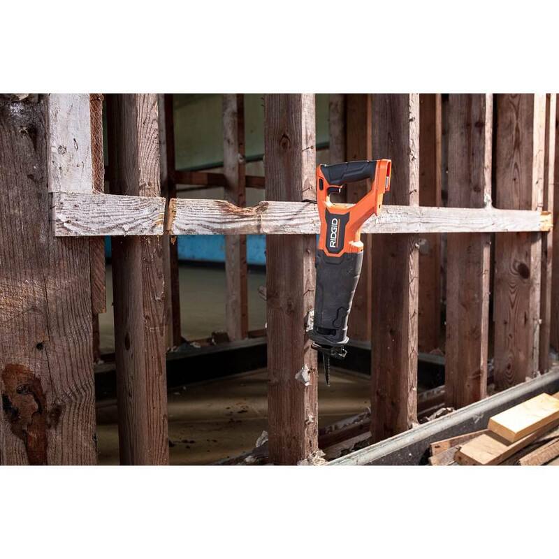 Kit de inicio RIDGID de 18V con (2) Baterías de salida máxima de 4.0 Ah y Cargador con sierra alternativa inalámbrica de 18V sin escobillas - AC8609340SB-R8647B